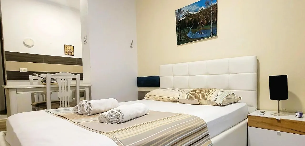 Studenti Studio'S Tirana 0*,  Albania